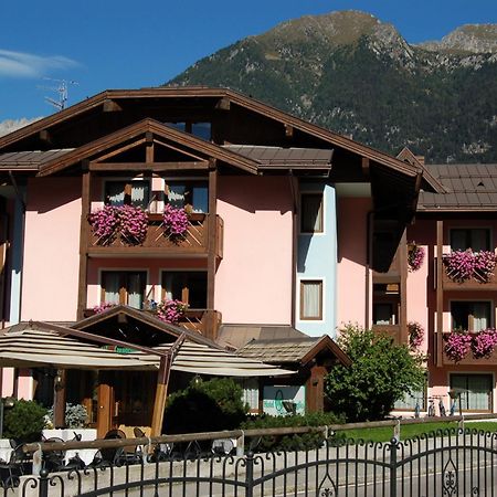 Hotel Quadrifoglio Pinzolo Eksteriør billede