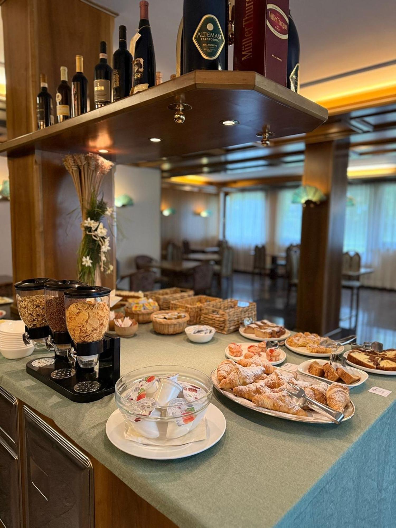 Hotel Quadrifoglio Pinzolo Eksteriør billede